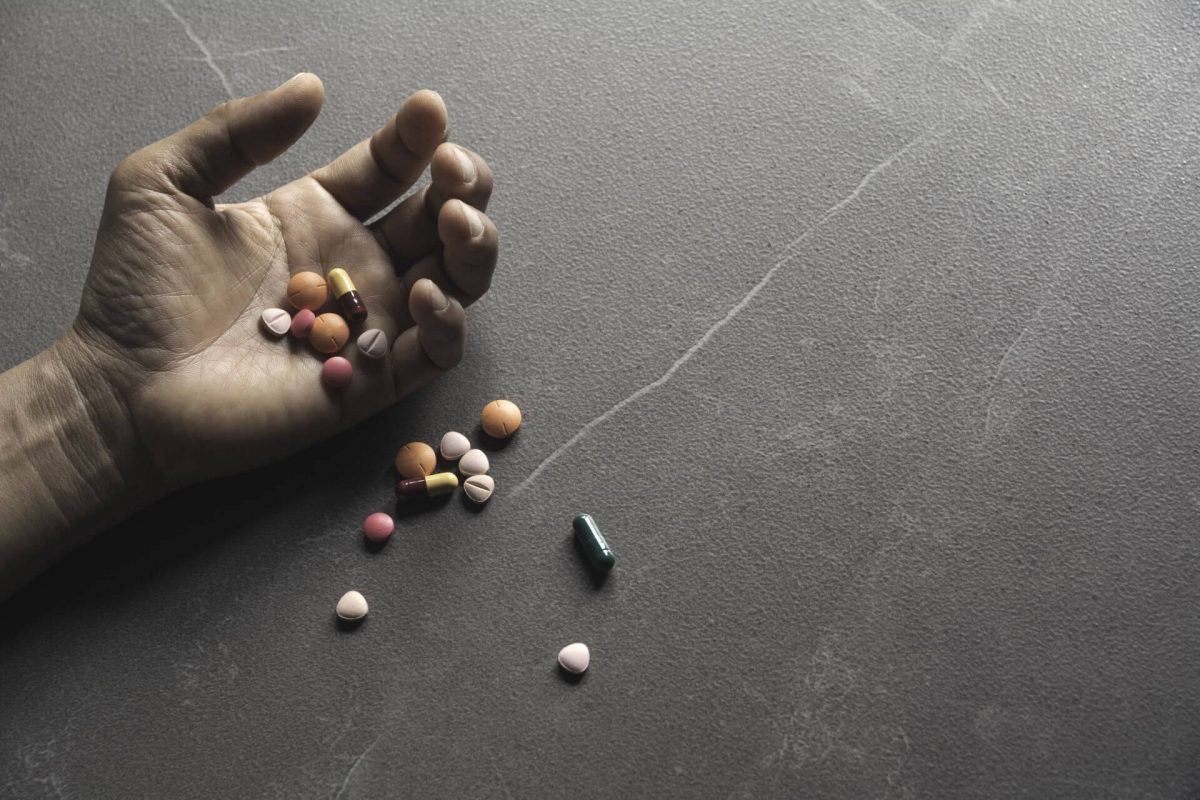 Hoe wordt een overdosis drugs behandeld?