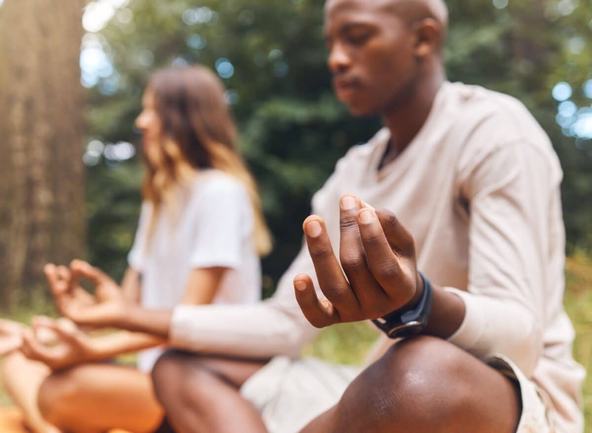 Natuurmeditatie, yoga in de buitenlucht