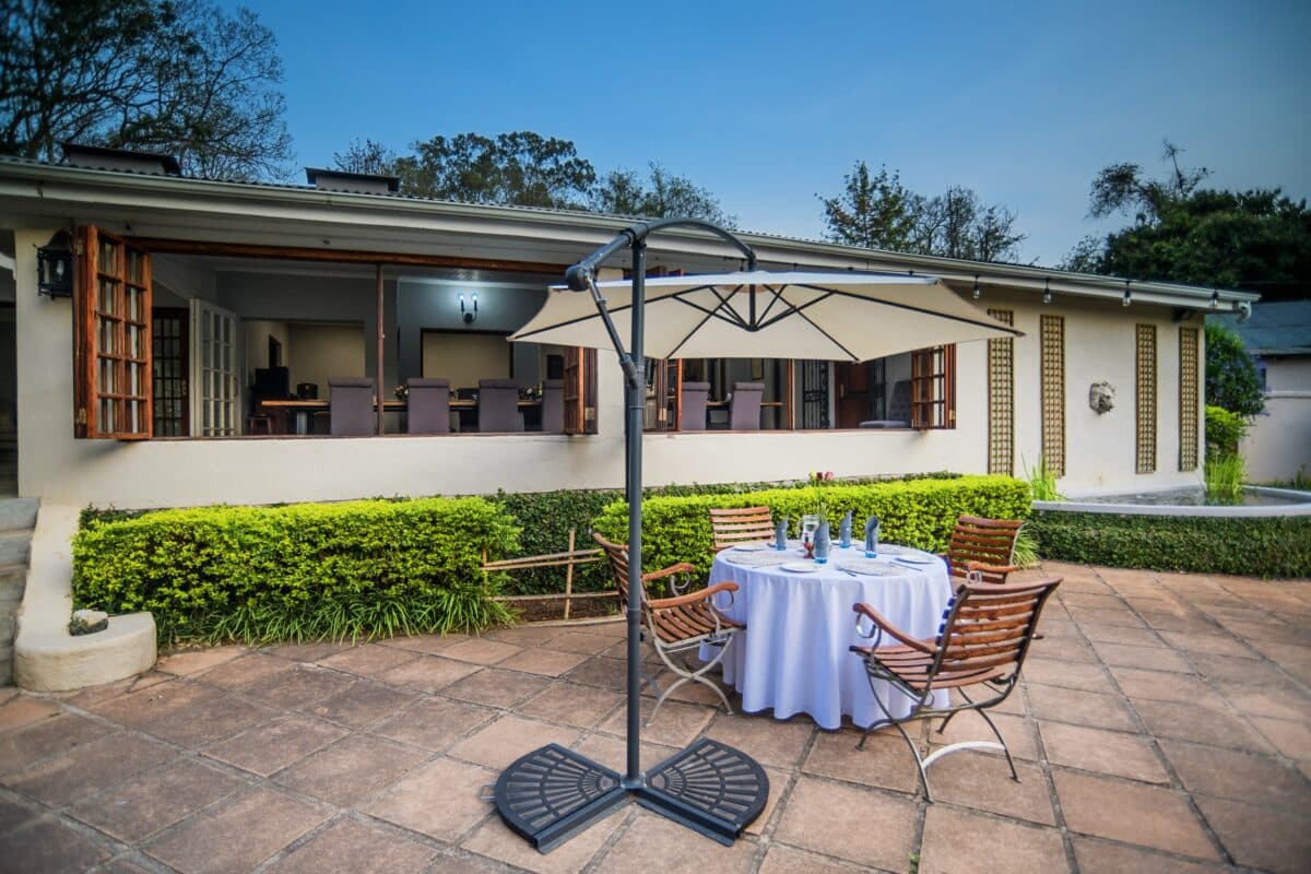 WRM - Outdoor dining seating area