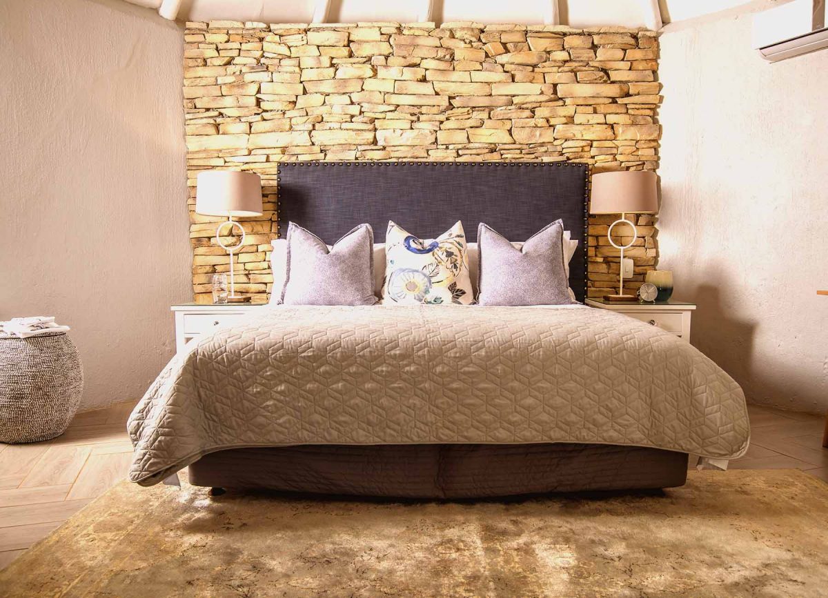 Manor Suite - King size bed