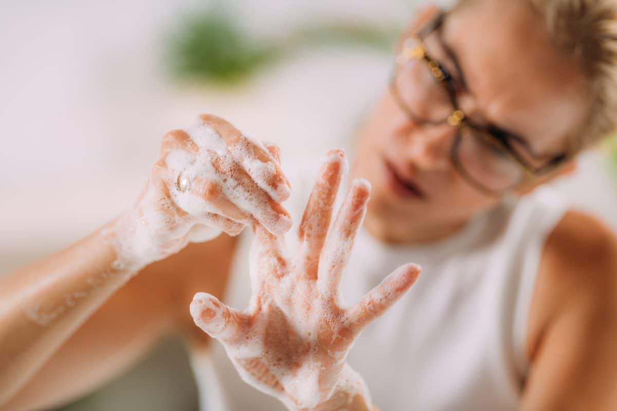 woman-washing-her-hand